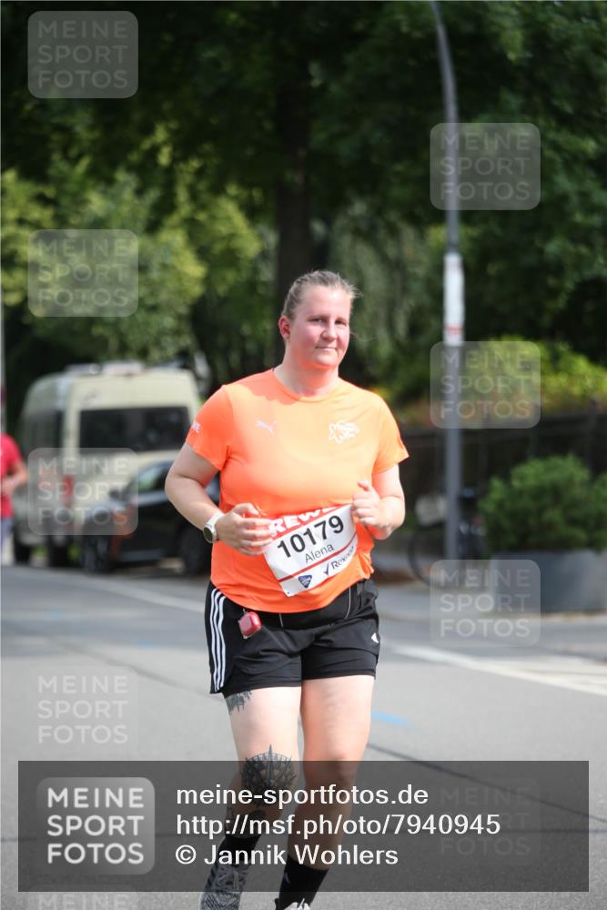 15.06.2025 - REWE Women's Run Jannik Wohlers http://msf.ph/oto/7940945 15.06.2025 09:58:35 Laufen 10179 meine-sportfotos.de