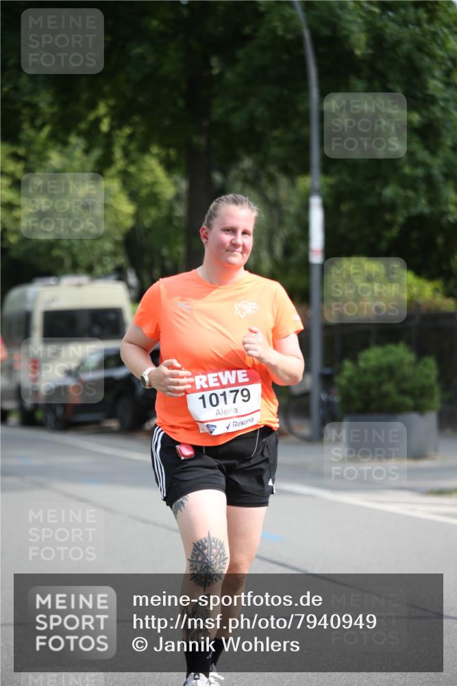 15.06.2025 - REWE Women's Run Jannik Wohlers http://msf.ph/oto/7940949 15.06.2025 09:58:35 Laufen 10179 meine-sportfotos.de