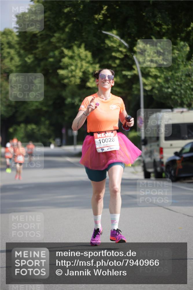 15.06.2025 - REWE Women's Run Jannik Wohlers http://msf.ph/oto/7940966 15.06.2025 08:45:46 Laufen 10028, 15 meine-sportfotos.de