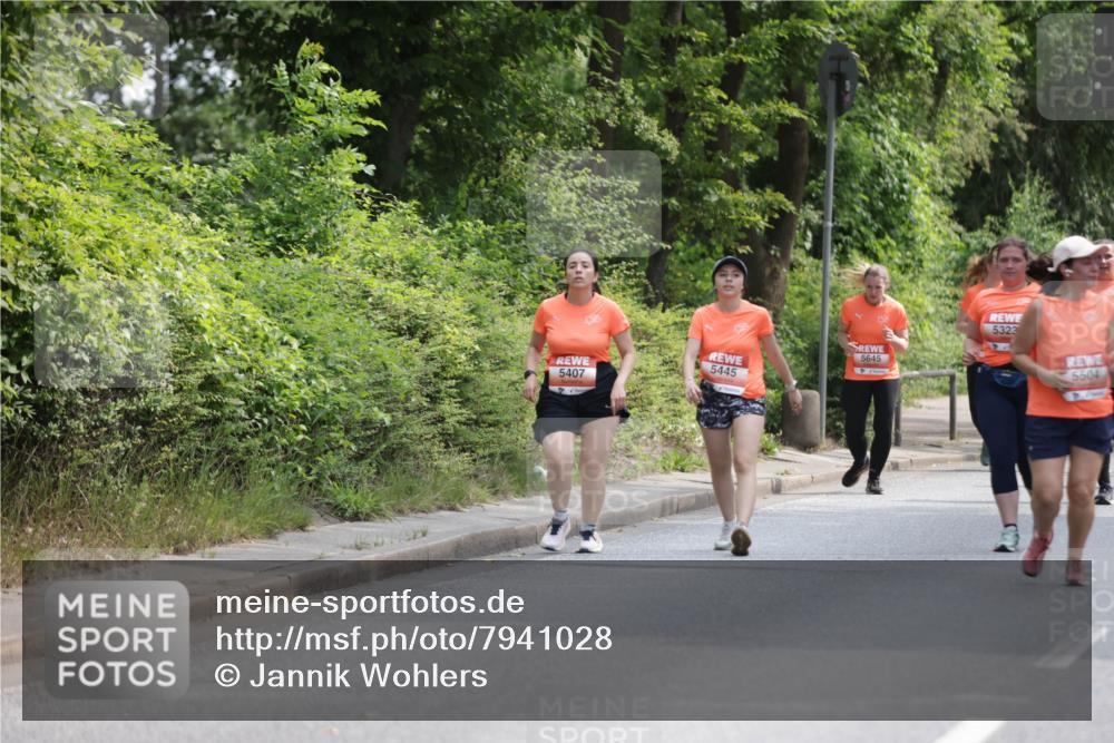15.06.2025 - REWE Women's Run Jannik Wohlers http://msf.ph/oto/7941028 15.06.2025 10:15:18 Laufen 5645, 5445, 5407, 5323, 5504 meine-sportfotos.de