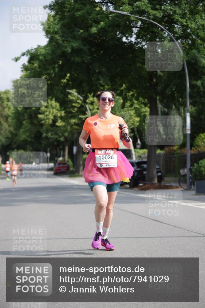 15.06.2025 - REWE Women's Run Jannik Wohlers http://msf.ph/oto/7941029 15.06.2025 08:45:47 Laufen 10028 meine-sportfotos.de