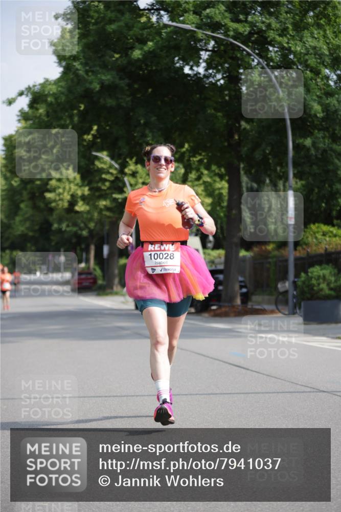 15.06.2025 - REWE Women's Run Jannik Wohlers http://msf.ph/oto/7941037 15.06.2025 08:45:47 Laufen 10028 meine-sportfotos.de