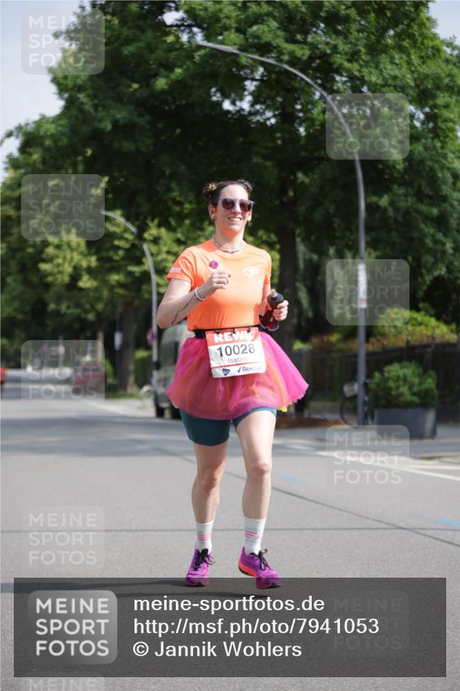 15.06.2025 - REWE Women's Run Jannik Wohlers http://msf.ph/oto/7941053 15.06.2025 08:45:48 Laufen 10028 meine-sportfotos.de