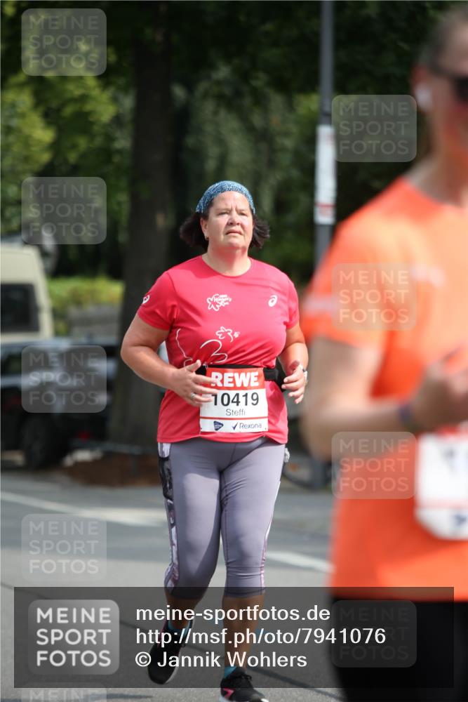 15.06.2025 - REWE Women's Run Jannik Wohlers http://msf.ph/oto/7941076 15.06.2025 09:58:41 Laufen 10419 meine-sportfotos.de