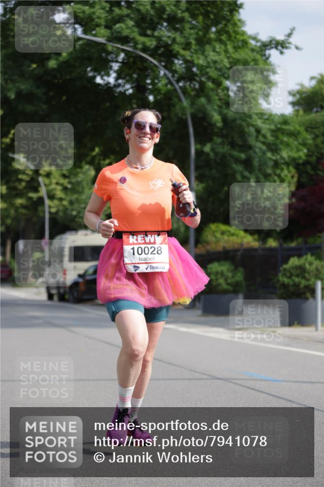 15.06.2025 - REWE Women's Run Jannik Wohlers http://msf.ph/oto/7941078 15.06.2025 08:45:48 Laufen 10028 meine-sportfotos.de