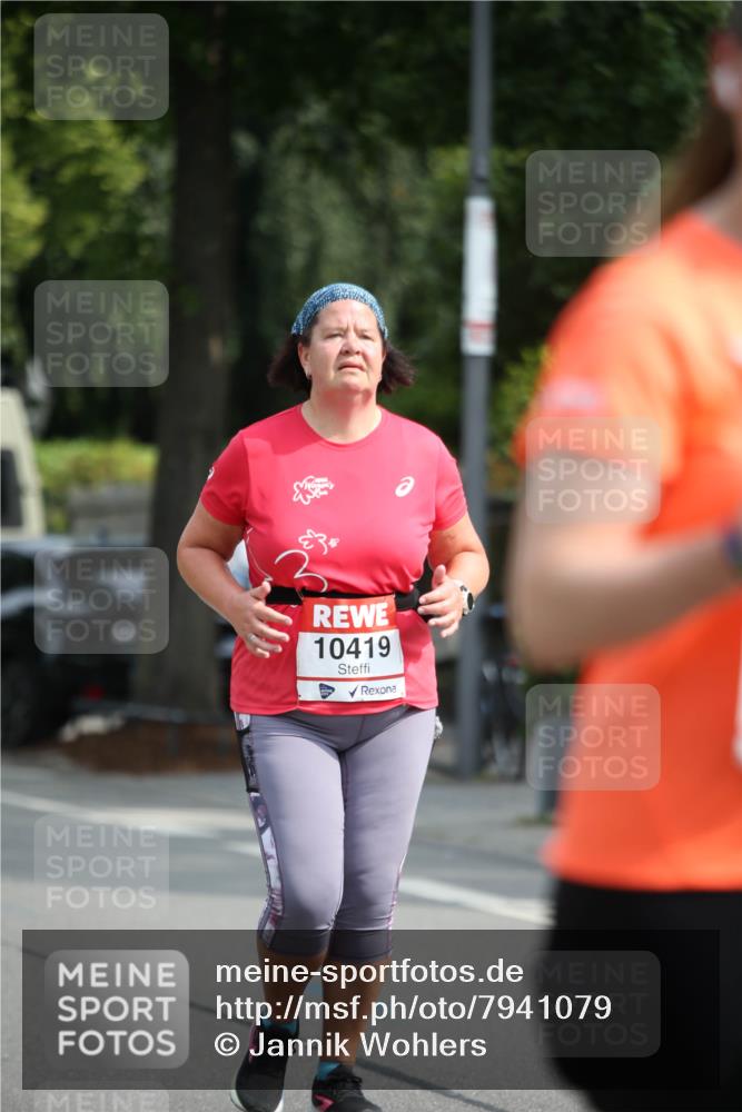 15.06.2025 - REWE Women's Run Jannik Wohlers http://msf.ph/oto/7941079 15.06.2025 09:58:41 Laufen 10419 meine-sportfotos.de