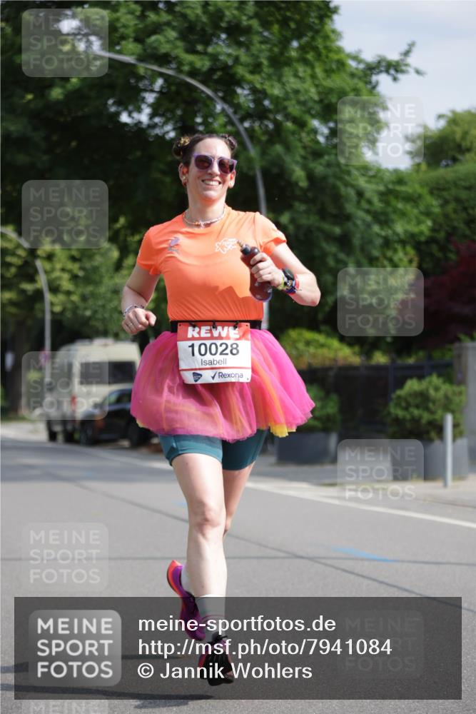 15.06.2025 - REWE Women's Run Jannik Wohlers http://msf.ph/oto/7941084 15.06.2025 08:45:48 Laufen 10028 meine-sportfotos.de