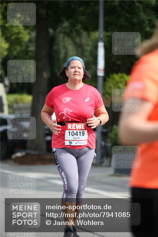 15.06.2025 - REWE Women's Run Jannik Wohlers http://msf.ph/oto/7941085 15.06.2025 09:58:41 Laufen 10419 meine-sportfotos.de