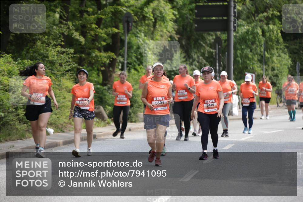 15.06.2025 - REWE Women's Run Jannik Wohlers http://msf.ph/oto/7941095 15.06.2025 10:15:20 Laufen 5235, 357, 5645, 54, 5504, 5446, 6343 meine-sportfotos.de