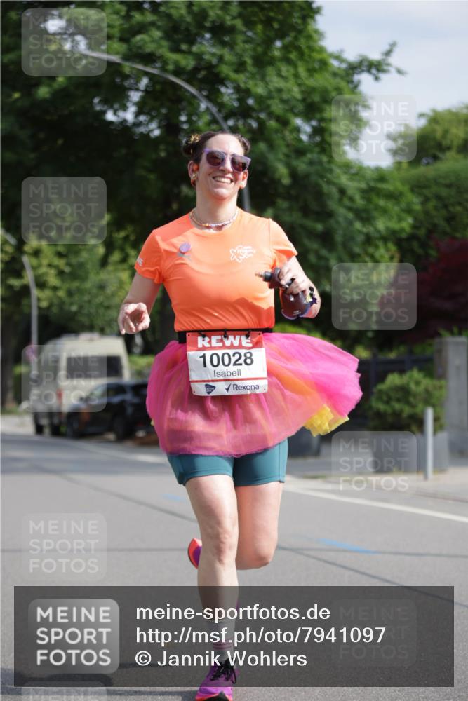 15.06.2025 - REWE Women's Run Jannik Wohlers http://msf.ph/oto/7941097 15.06.2025 08:45:48 Laufen 10028 meine-sportfotos.de