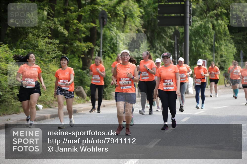 15.06.2025 - REWE Women's Run Jannik Wohlers http://msf.ph/oto/7941112 15.06.2025 10:15:20 Laufen 6235, 5045, 5407, 544, 5504, 5446, 1989 meine-sportfotos.de