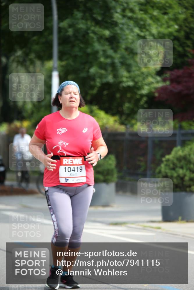 15.06.2025 - REWE Women's Run Jannik Wohlers http://msf.ph/oto/7941115 15.06.2025 09:58:42 Laufen 10419 meine-sportfotos.de