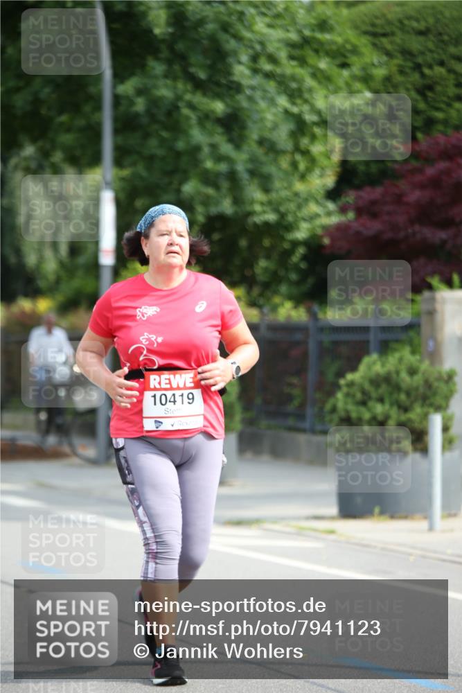 15.06.2025 - REWE Women's Run Jannik Wohlers http://msf.ph/oto/7941123 15.06.2025 09:58:42 Laufen 10419 meine-sportfotos.de