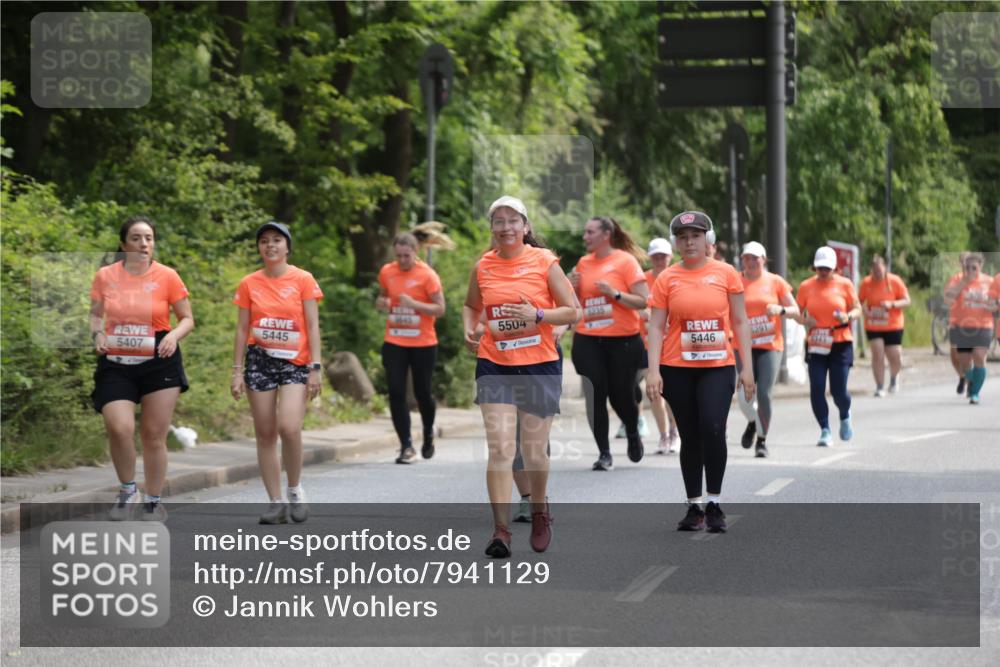 15.06.2025 - REWE Women's Run Jannik Wohlers http://msf.ph/oto/7941129 15.06.2025 10:15:20 Laufen 1645, 5445, 5407, 5504, 3235, 5446, 5201 meine-sportfotos.de