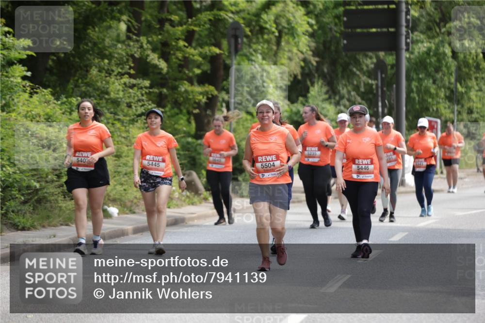 15.06.2025 - REWE Women's Run Jannik Wohlers http://msf.ph/oto/7941139 15.06.2025 10:15:20 Laufen 1645, 540, 5445, 5235, 5504, 5446, 291 meine-sportfotos.de