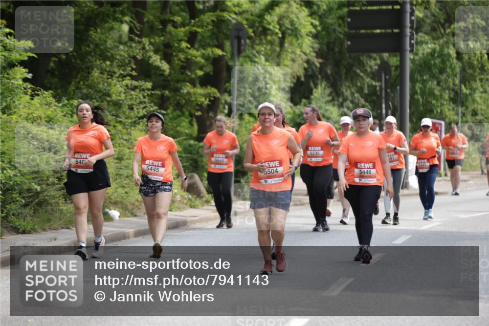 15.06.2025 - REWE Women's Run Jannik Wohlers http://msf.ph/oto/7941143 15.06.2025 10:15:20 Laufen 5645, 540, 5445, 5504, 5235, 5446, 291 meine-sportfotos.de