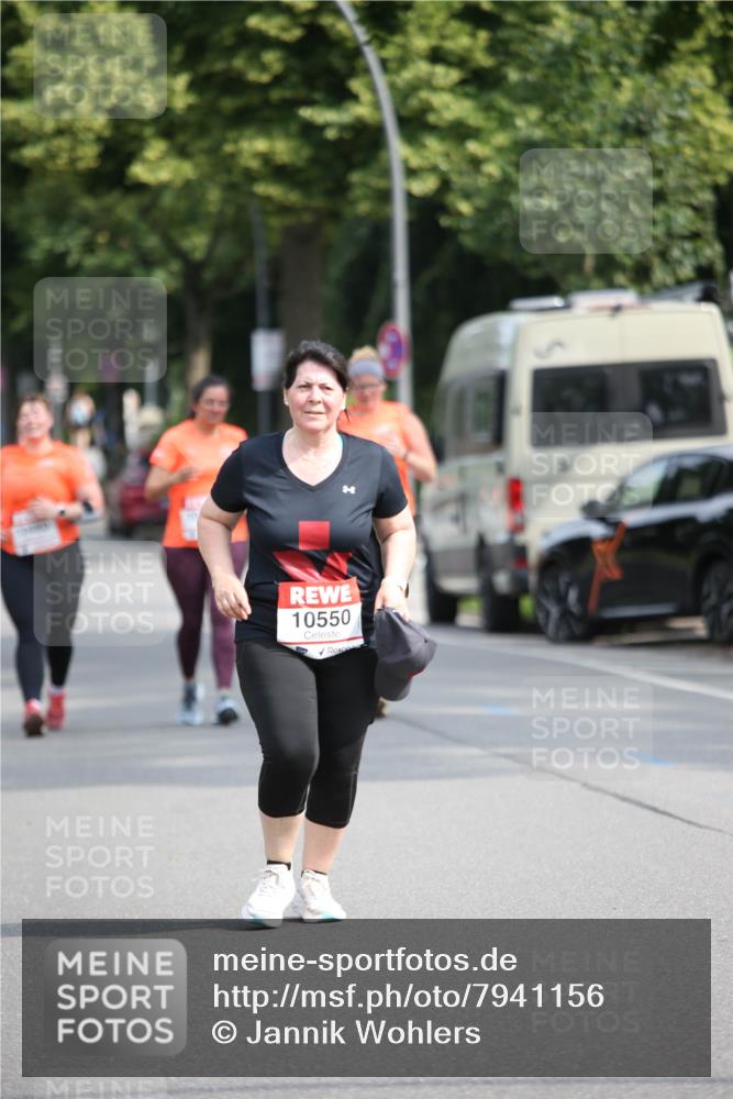 15.06.2025 - REWE Women's Run Jannik Wohlers http://msf.ph/oto/7941156 15.06.2025 09:58:49 Laufen 10550 meine-sportfotos.de