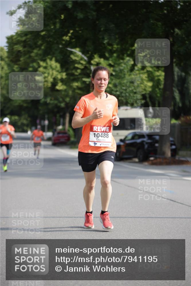 15.06.2025 - REWE Women's Run Jannik Wohlers http://msf.ph/oto/7941195 15.06.2025 08:46:00 Laufen 10488, 4 meine-sportfotos.de