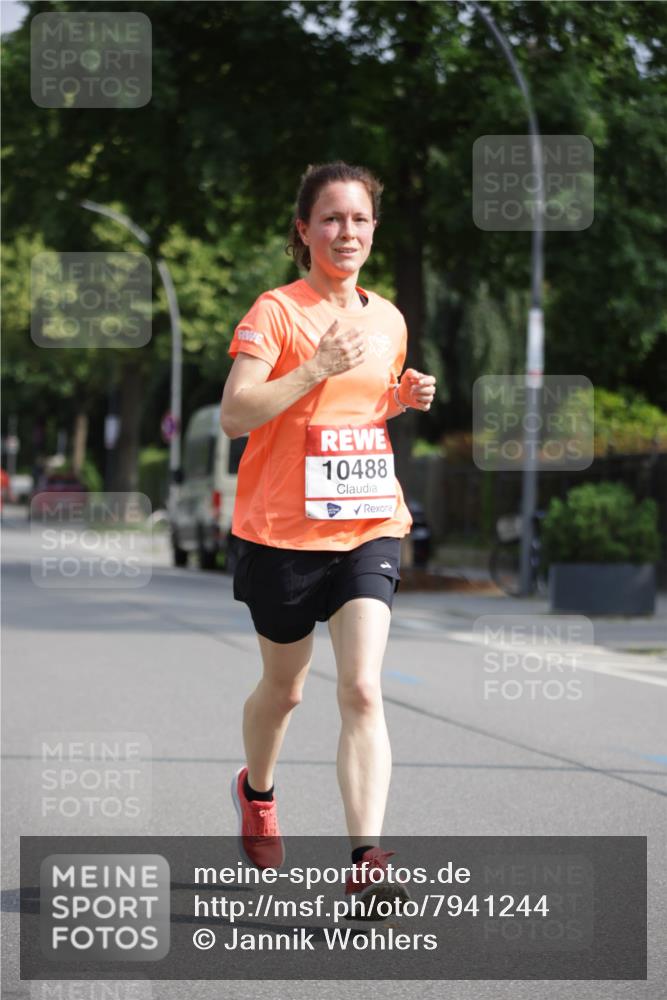 15.06.2025 - REWE Women's Run Jannik Wohlers http://msf.ph/oto/7941244 15.06.2025 08:46:01 Laufen 10488 meine-sportfotos.de