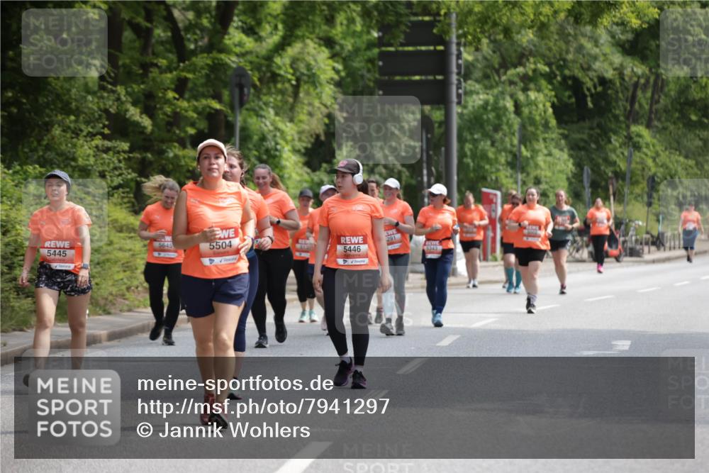 15.06.2025 - REWE Women's Run Jannik Wohlers http://msf.ph/oto/7941297 15.06.2025 10:15:22 Laufen 291, 5446, 5343, 5445, 5504 meine-sportfotos.de