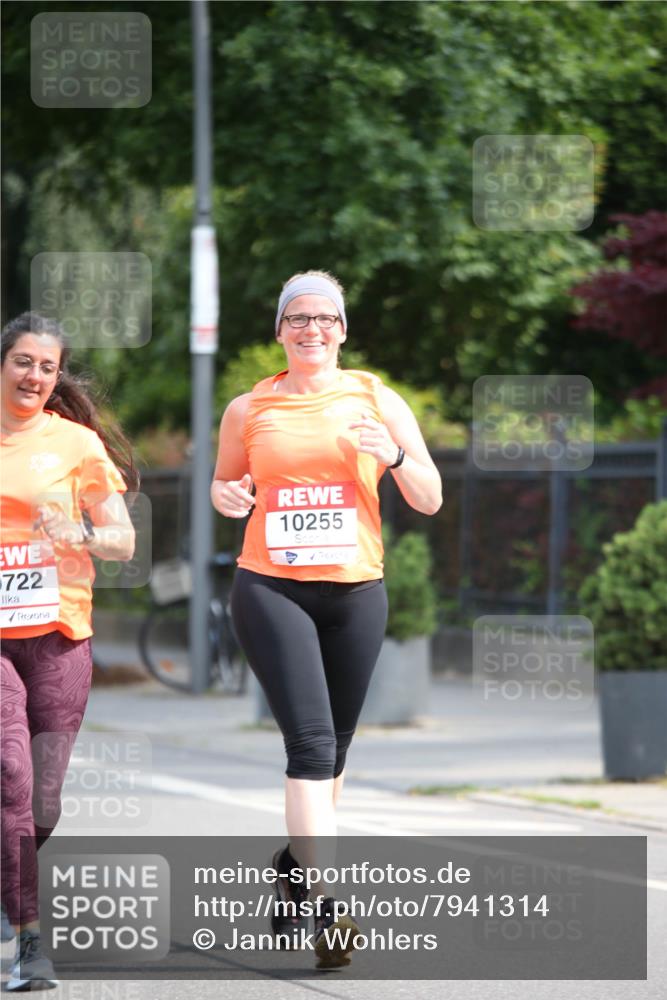 15.06.2025 - REWE Women's Run Jannik Wohlers http://msf.ph/oto/7941314 15.06.2025 09:58:56 Laufen 722, 10255 meine-sportfotos.de