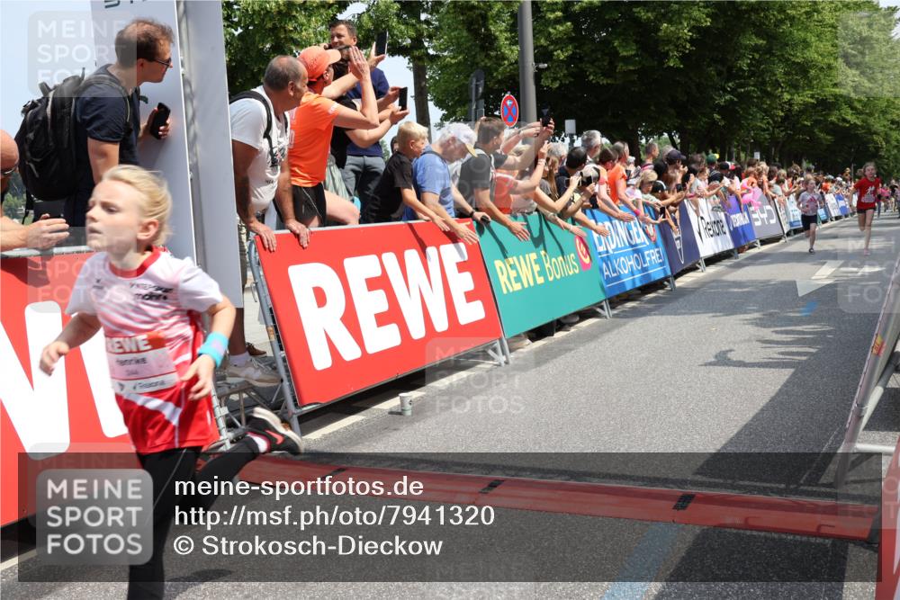 15.06.2025 - REWE Women's Run Strokosch-Dieckow http://msf.ph/oto/7941320 15.06.2025 11:34:01 Ziel 158, 187, 204, 244, 249, 292 meine-sportfotos.de
