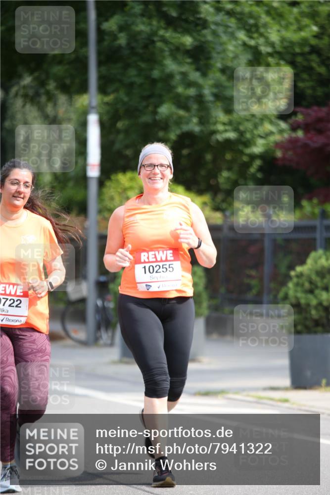 15.06.2025 - REWE Women's Run Jannik Wohlers http://msf.ph/oto/7941322 15.06.2025 09:58:56 Laufen 722, 10255 meine-sportfotos.de