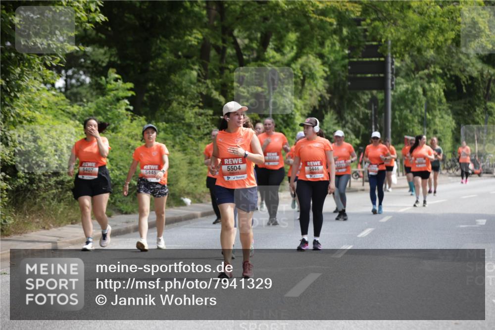 15.06.2025 - REWE Women's Run Jannik Wohlers http://msf.ph/oto/7941329 15.06.2025 10:15:23 Laufen 5235, 5407, 5445, 5504, 5446 meine-sportfotos.de