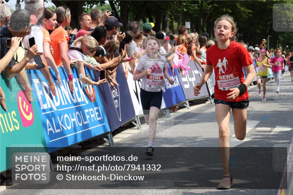 15.06.2025 - REWE Women's Run Strokosch-Dieckow http://msf.ph/oto/7941332 15.06.2025 11:34:03 Ziel 130, 132, 151, 158, 187, 204, 244, 249, 292 meine-sportfotos.de