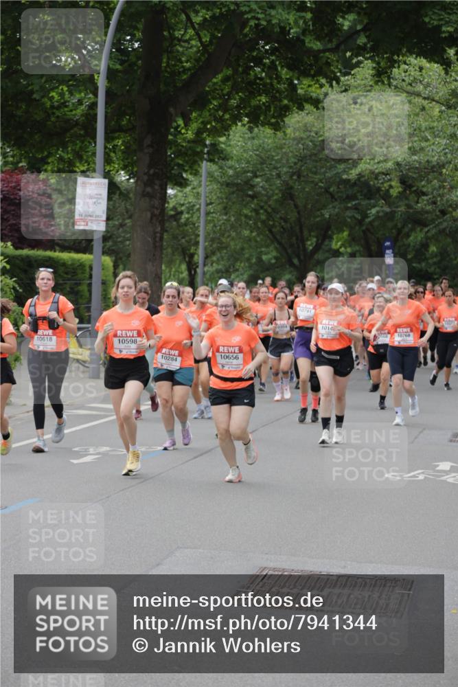 15.06.2025 - REWE Women's Run Jannik Wohlers http://msf.ph/oto/7941344 15.06.2025 08:28:17 Laufen 10598, 10656 meine-sportfotos.de