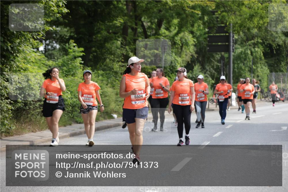 15.06.2025 - REWE Women's Run Jannik Wohlers http://msf.ph/oto/7941373 15.06.2025 10:15:24 Laufen 5407, 3235, 5445, 5504, 6201, 5446 meine-sportfotos.de