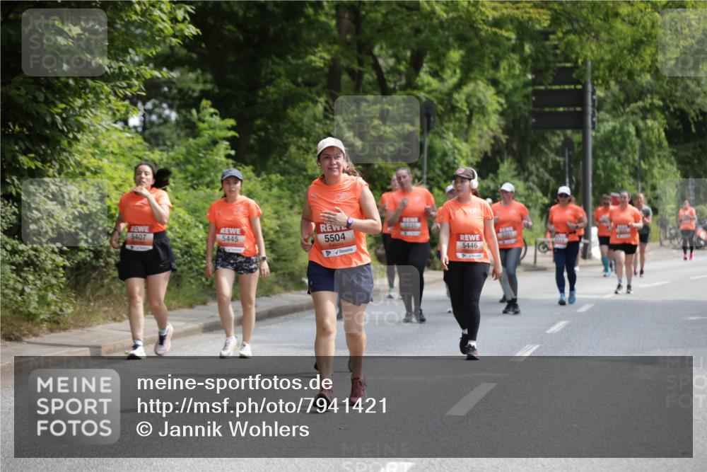 15.06.2025 - REWE Women's Run Jannik Wohlers http://msf.ph/oto/7941421 15.06.2025 10:15:24 Laufen 5407, 5445, 5504, 6235, 5446 meine-sportfotos.de