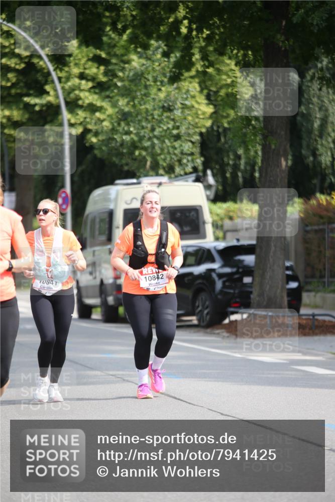 15.06.2025 - REWE Women's Run Jannik Wohlers http://msf.ph/oto/7941425 15.06.2025 09:59:02 Laufen 10841, 10842 meine-sportfotos.de