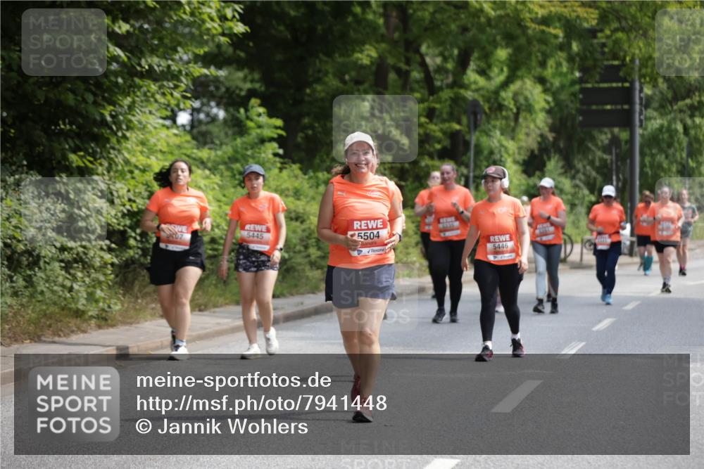 15.06.2025 - REWE Women's Run Jannik Wohlers http://msf.ph/oto/7941448 15.06.2025 10:15:25 Laufen 5445, 5504, 5446 meine-sportfotos.de