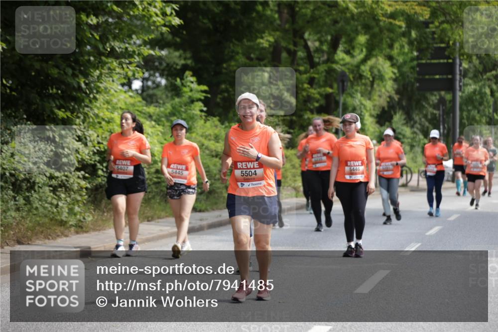 15.06.2025 - REWE Women's Run Jannik Wohlers http://msf.ph/oto/7941485 15.06.2025 10:15:25 Laufen 3235, 5407, 5445, 5504, 5446 meine-sportfotos.de