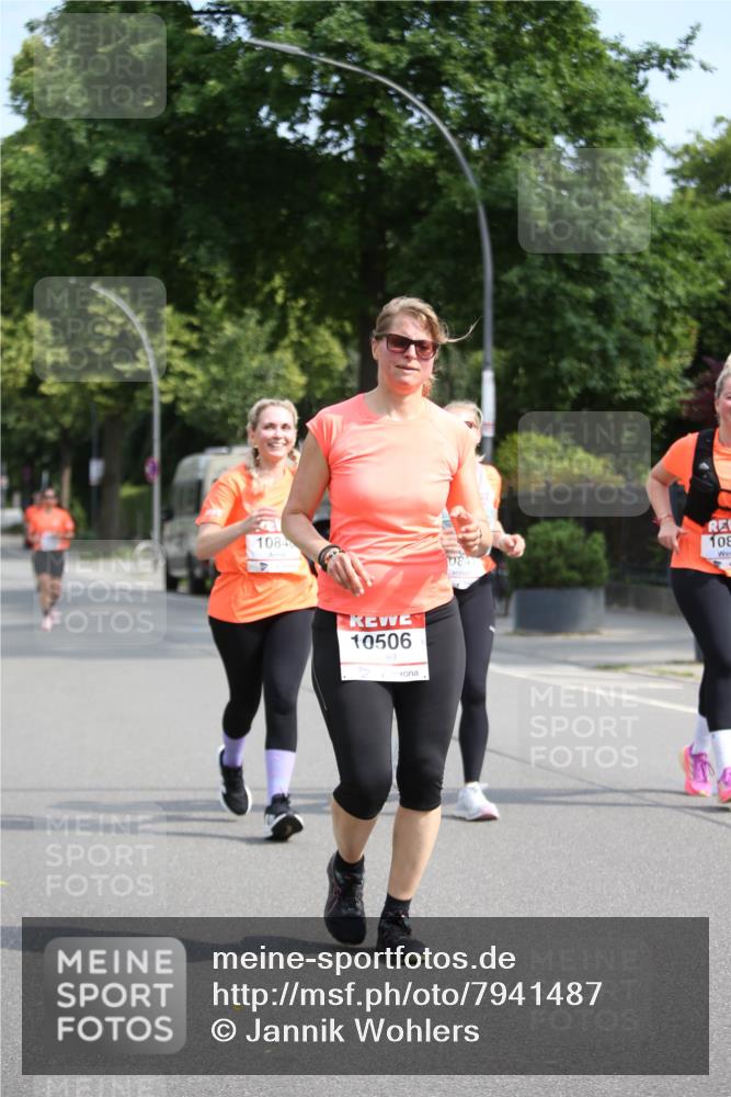 15.06.2025 - REWE Women's Run Jannik Wohlers http://msf.ph/oto/7941487 15.06.2025 09:59:06 Laufen 1084, 10506 meine-sportfotos.de