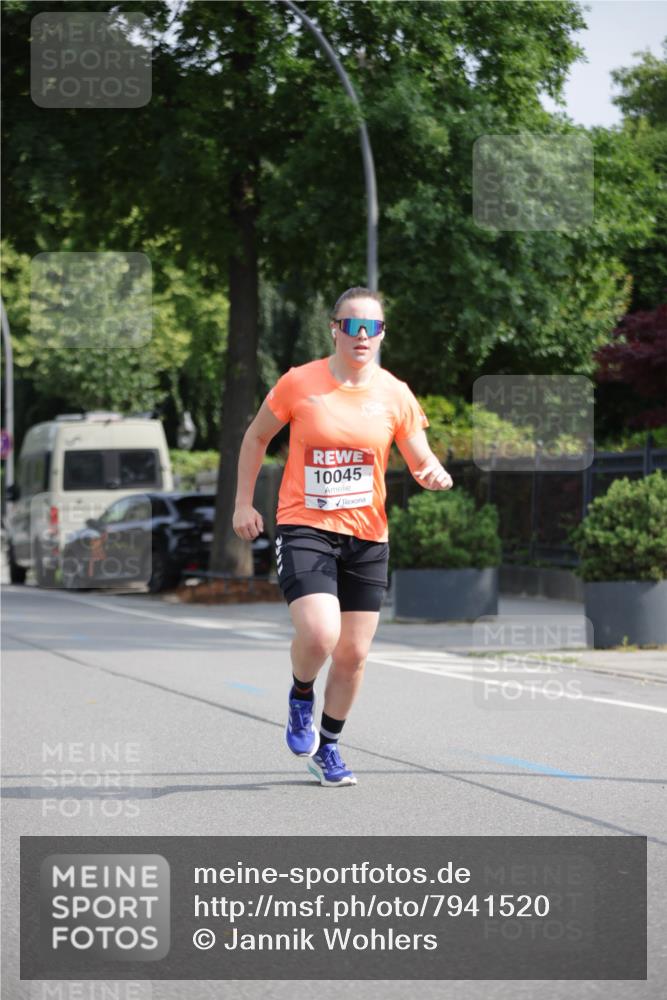 15.06.2025 - REWE Women's Run Jannik Wohlers http://msf.ph/oto/7941520 15.06.2025 08:46:10 Laufen 10045 meine-sportfotos.de