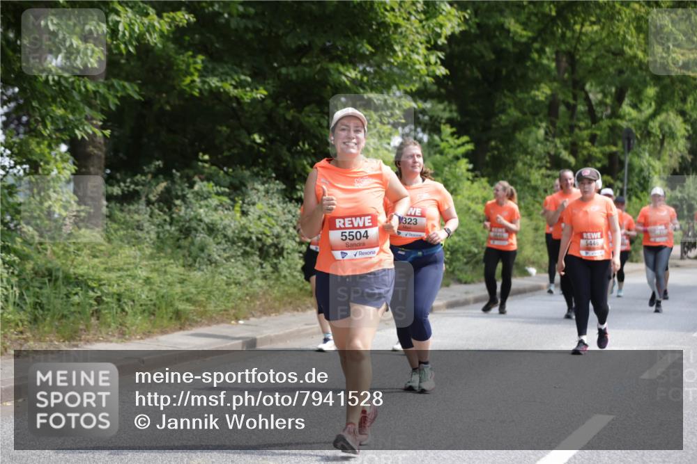 15.06.2025 - REWE Women's Run Jannik Wohlers http://msf.ph/oto/7941528 15.06.2025 10:15:27 Laufen 5504, 323, 5446 meine-sportfotos.de