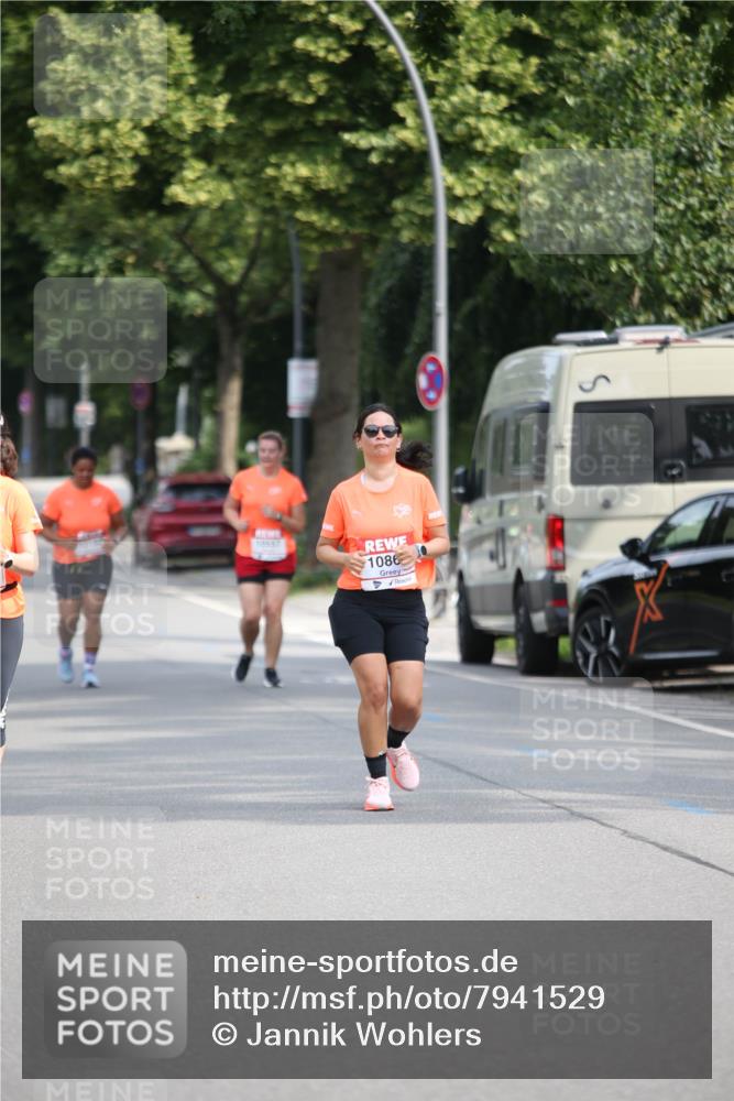 15.06.2025 - REWE Women's Run Jannik Wohlers http://msf.ph/oto/7941529 15.06.2025 09:59:09 Laufen 1086 meine-sportfotos.de