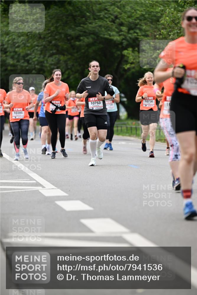15.06.2025 - REWE Women's Run Dr. Thomas Lammeyer http://msf.ph/oto/7941536 15.06.2025 09:21:21 Laufen 10385, 10753, 10736 meine-sportfotos.de