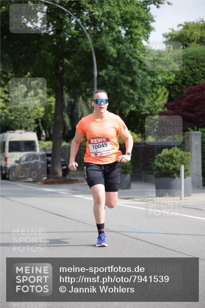 15.06.2025 - REWE Women's Run Jannik Wohlers http://msf.ph/oto/7941539 15.06.2025 08:46:11 Laufen 10045 meine-sportfotos.de