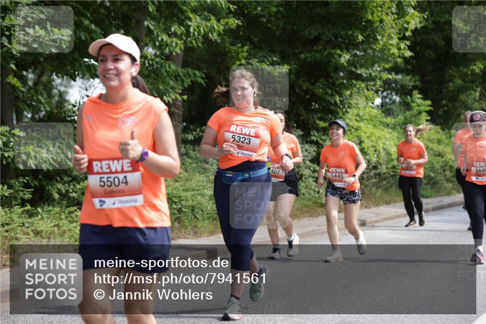 15.06.2025 - REWE Women's Run Jannik Wohlers http://msf.ph/oto/7941561 15.06.2025 10:15:28 Laufen 5504, 4, 5323, 5445, 407, 5446 meine-sportfotos.de