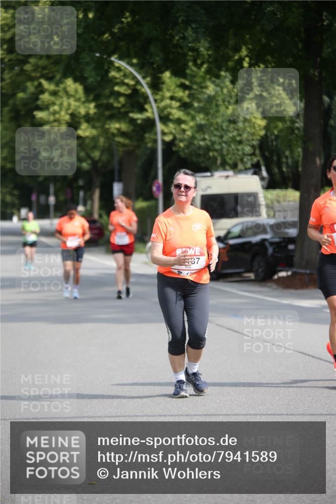 15.06.2025 - REWE Women's Run Jannik Wohlers http://msf.ph/oto/7941589 15.06.2025 09:59:14 Laufen 37 meine-sportfotos.de