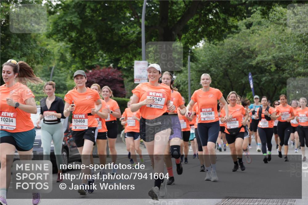 15.06.2025 - REWE Women's Run Jannik Wohlers http://msf.ph/oto/7941604 15.06.2025 08:28:22 Laufen 10284, 10041, 10468, 10043, 0147, 10768, 10277, 862, 10752, 10568, 0168 meine-sportfotos.de