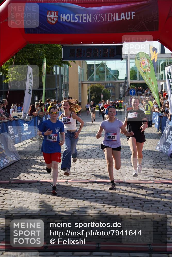 13.06.2025 - Holstenköstenlauf Felixshl http://msf.ph/oto/7941644 13.06.2025 18:07:37 Laufen 2699, 2860, 2913, 2993, 3020, 3039, 3678, 3680 meine-sportfotos.de