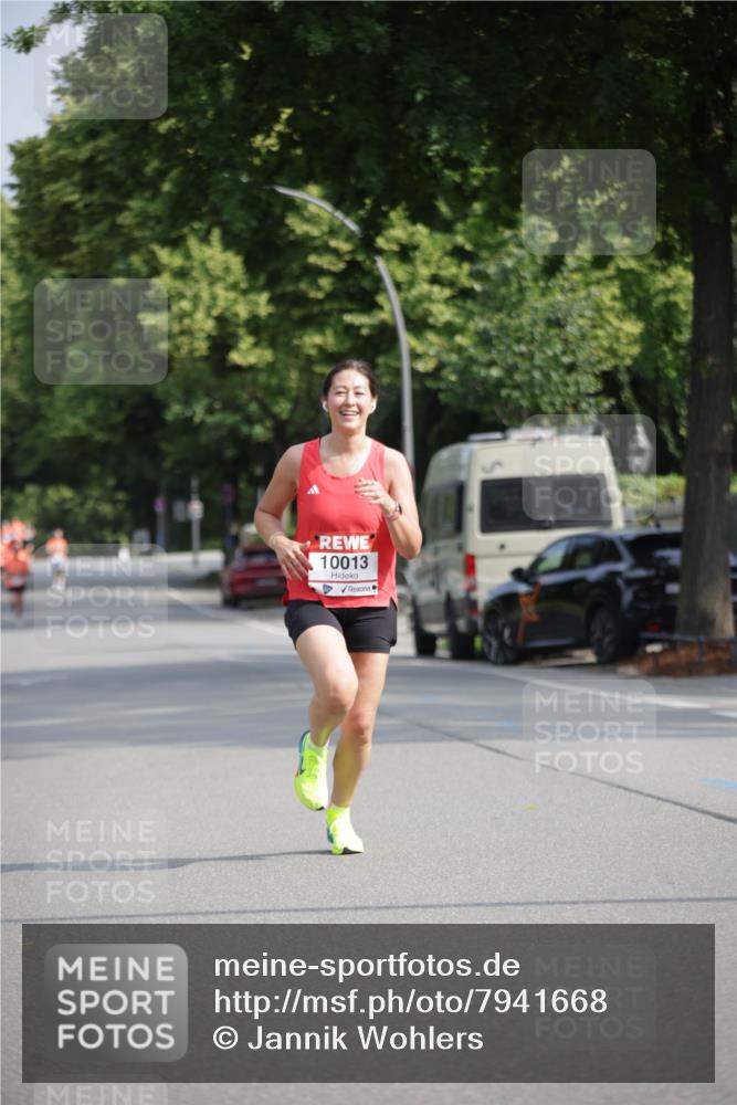15.06.2025 - REWE Women's Run Jannik Wohlers http://msf.ph/oto/7941668 15.06.2025 08:46:15 Laufen 10013 meine-sportfotos.de