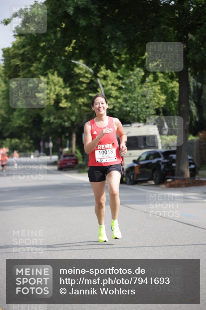 15.06.2025 - REWE Women's Run Jannik Wohlers http://msf.ph/oto/7941693 15.06.2025 08:46:15 Laufen 10013 meine-sportfotos.de