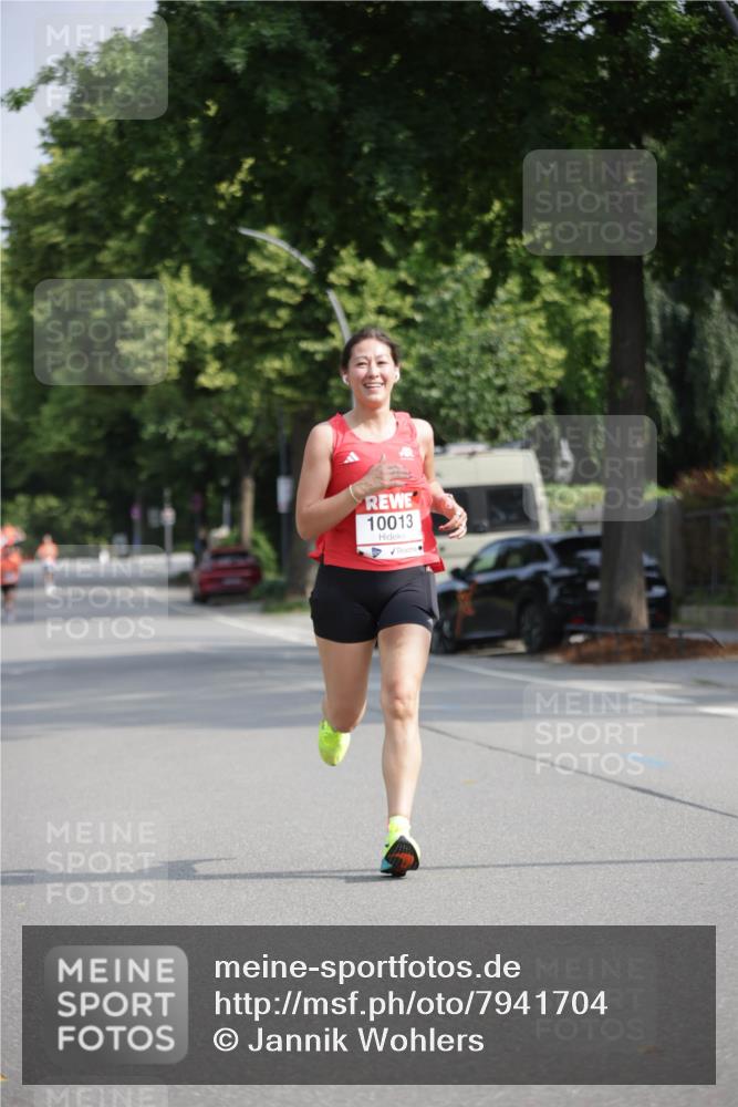 15.06.2025 - REWE Women's Run Jannik Wohlers http://msf.ph/oto/7941704 15.06.2025 08:46:15 Laufen 10013 meine-sportfotos.de