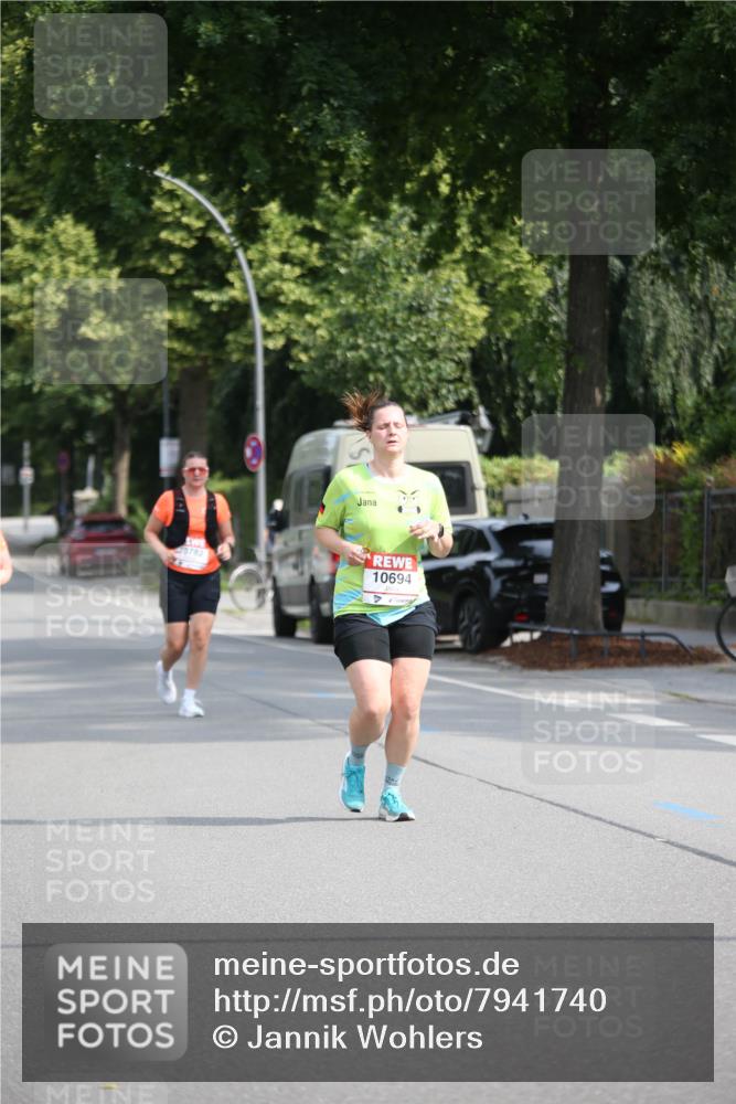 15.06.2025 - REWE Women's Run Jannik Wohlers http://msf.ph/oto/7941740 15.06.2025 09:59:31 Laufen 10782, 10694 meine-sportfotos.de