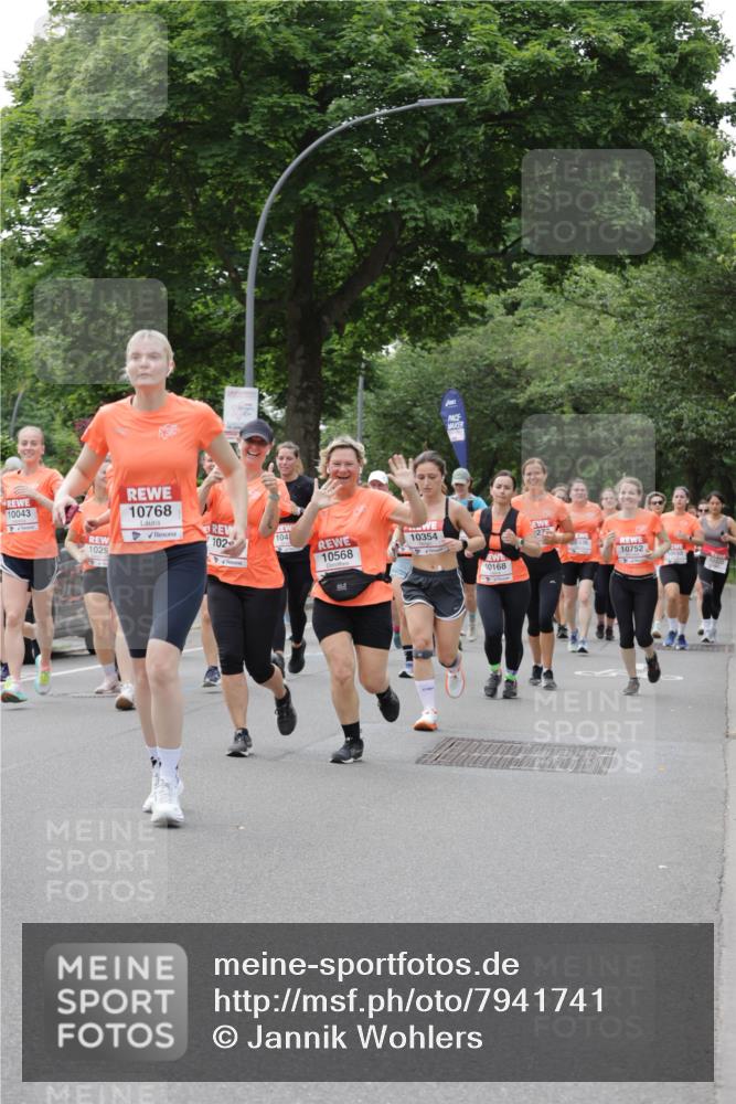 15.06.2025 - REWE Women's Run Jannik Wohlers http://msf.ph/oto/7941741 15.06.2025 08:28:25 Laufen 10043, 10768, 1029, 102, 104, 10568, 10354, 10168, 27, 10752 meine-sportfotos.de
